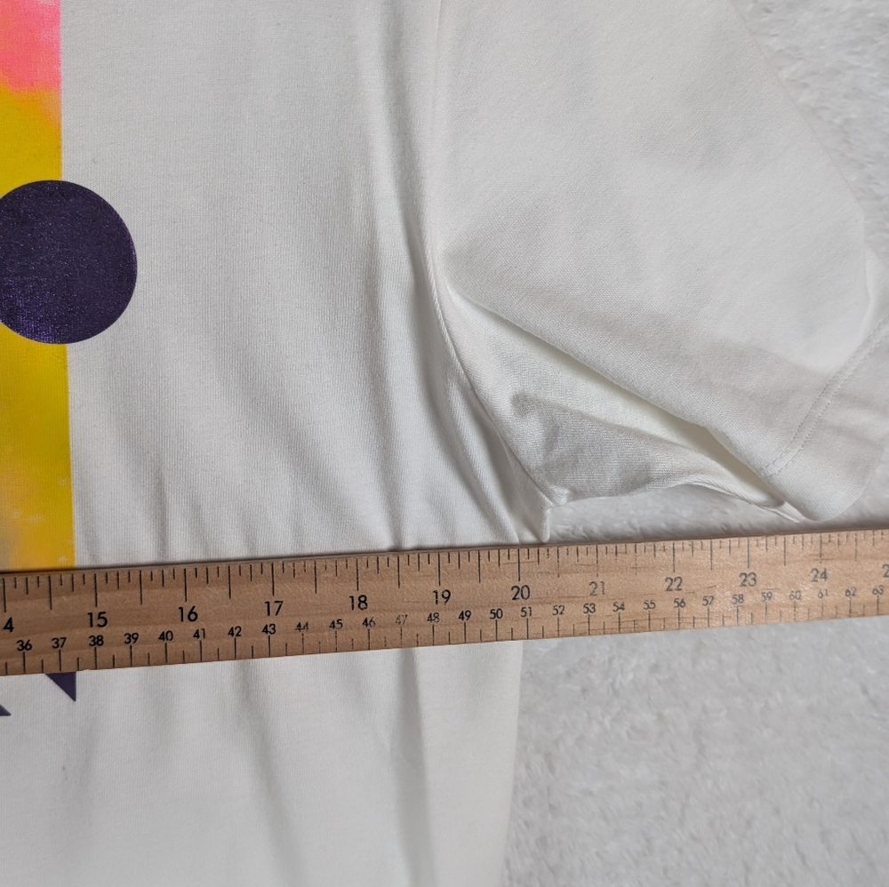 107-NWT Nike Multicolor Graphic Tee - Picture 5 of 6